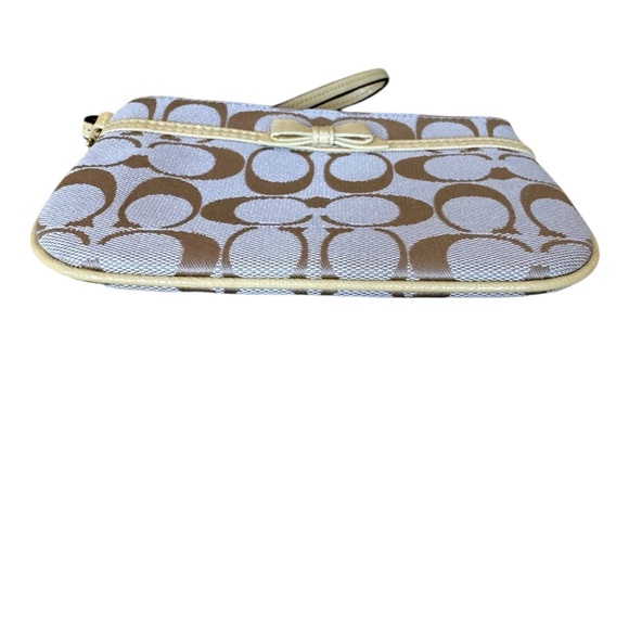 ❌SOLD❌ Coach Bow Wristlet — Signature Khaki & Sunflower - Picture 5 of 8
